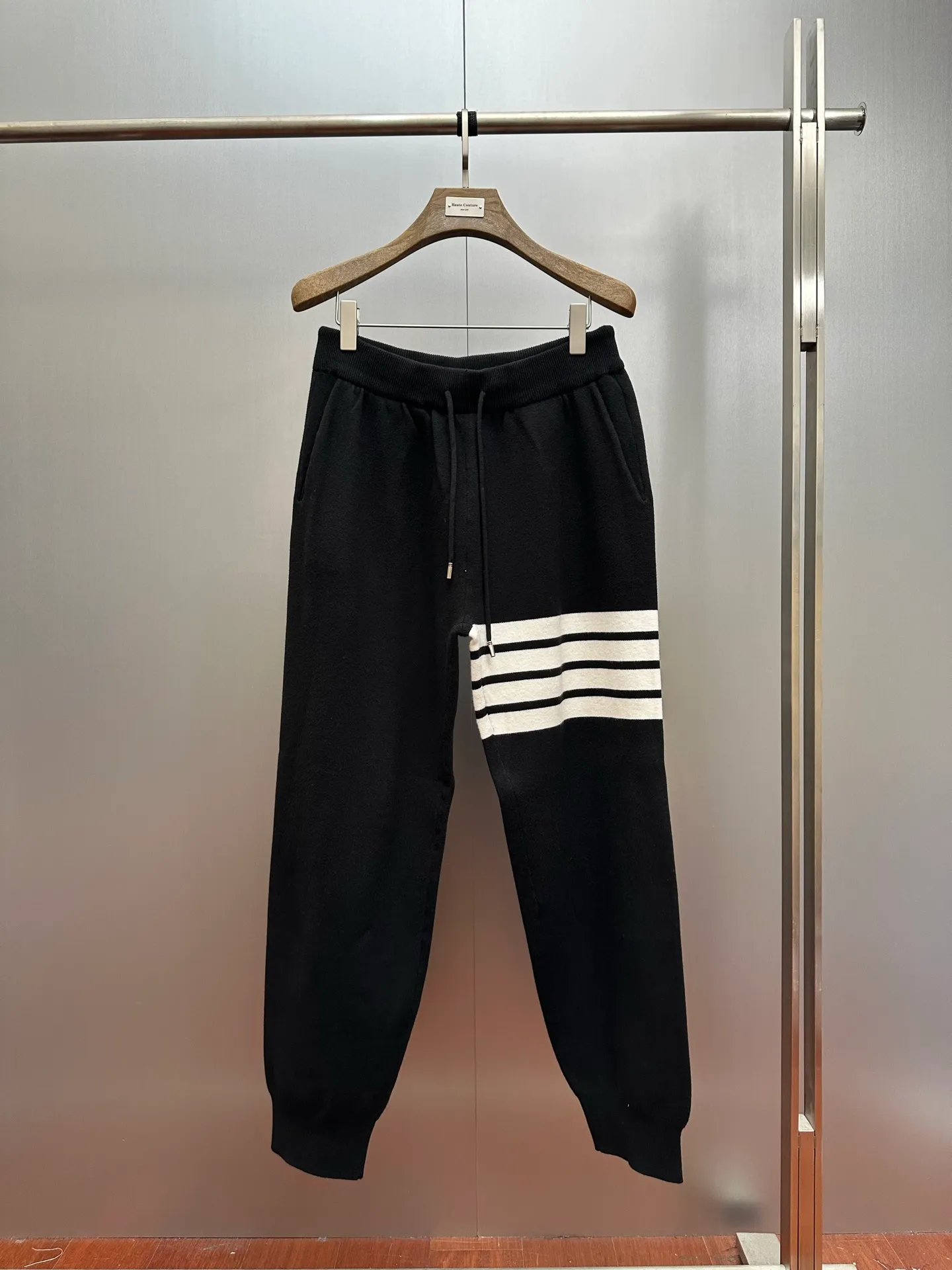 🔥P180💰Thom Browne Classic 1:1 ， ， ， 。 ， ， 。 ， ； ， 。 ， ， Versatile， ， 。 size：M、L、XL、2XL